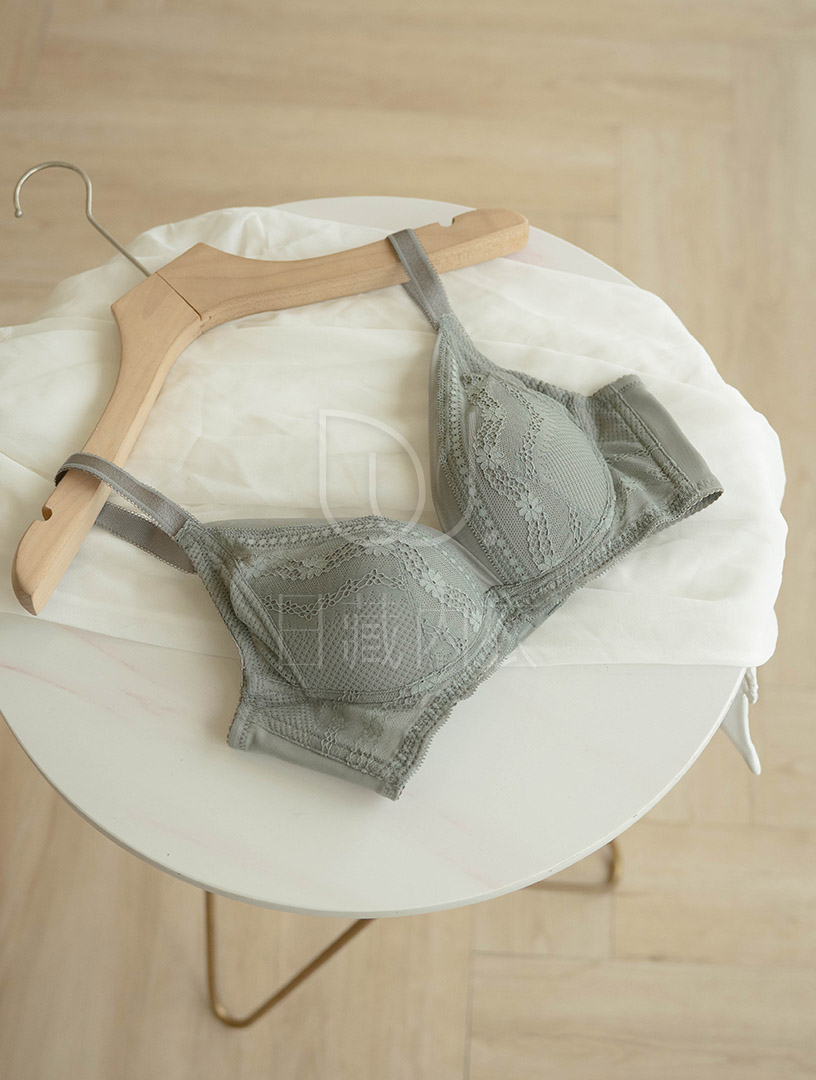 MIT霧紗月影 上薄下厚 超低脊心內衣 B-C罩杯(黑)